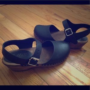 Lotta from Stockholm low black on brown base